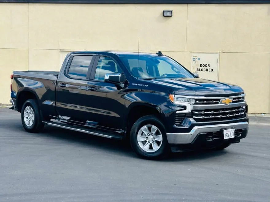 2024 Chevrolet Silverado 1500 LT photo 1