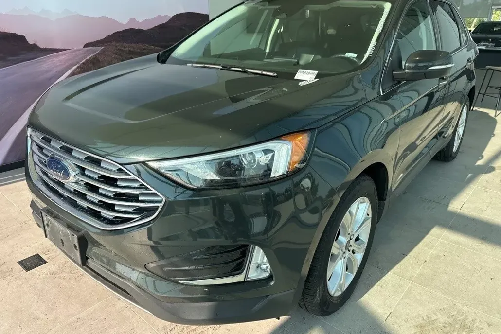 2022 Ford Edge Titanium photo 1