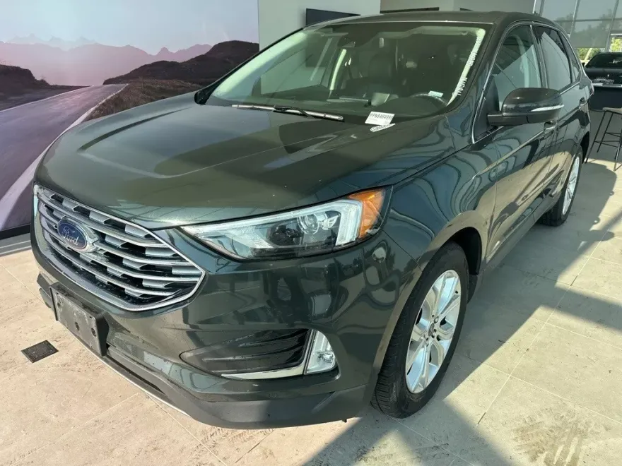2022 Ford Edge Titanium photo 1