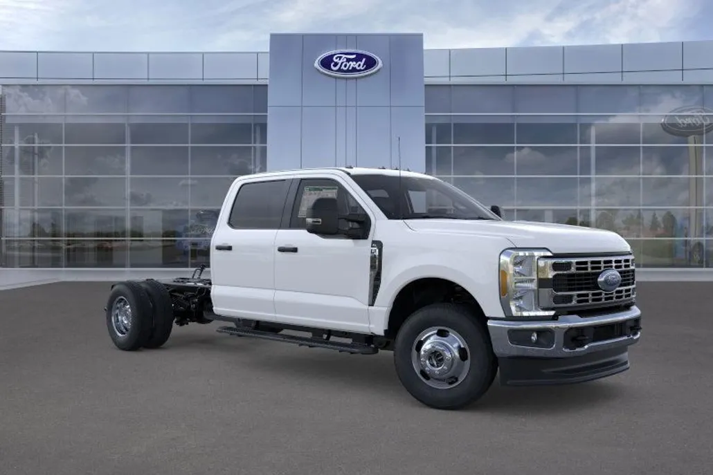 2025 Ford F-350 photo 1