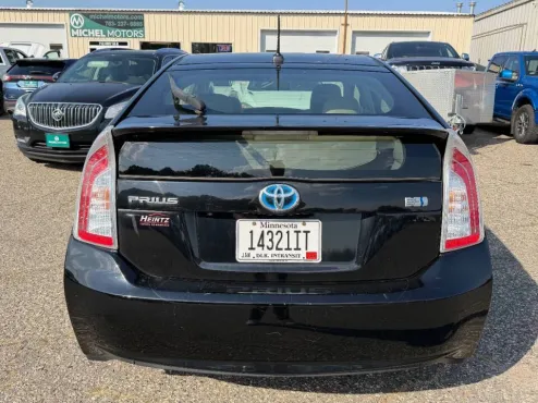 2015 Toyota Prius Four photo 4