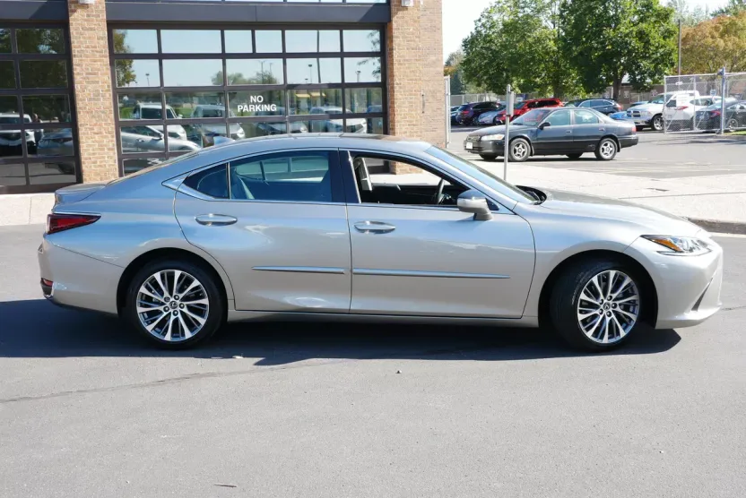 2021 Lexus ES 250 photo 1