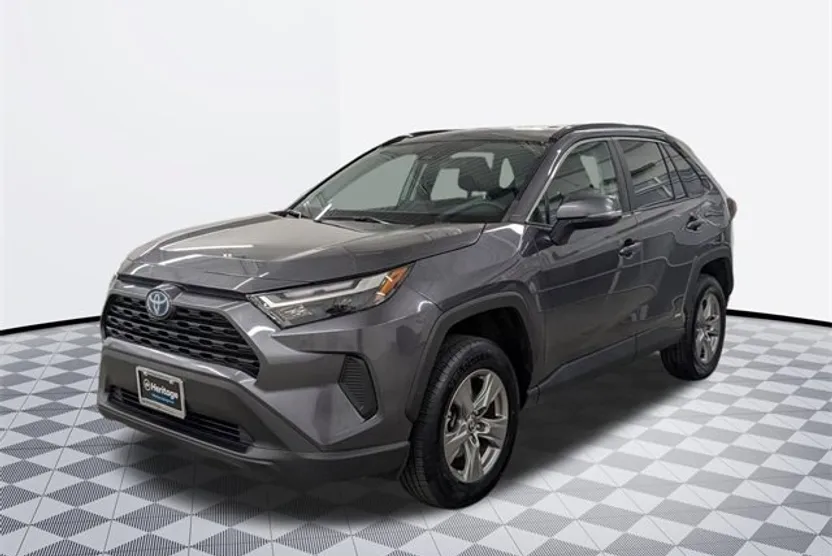 2024 Toyota RAV4 Hybrid XLE photo 1