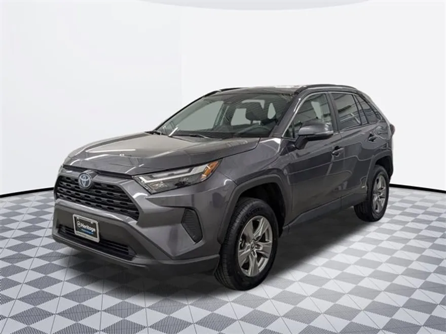 2024 Toyota RAV4 Hybrid XLE photo 1