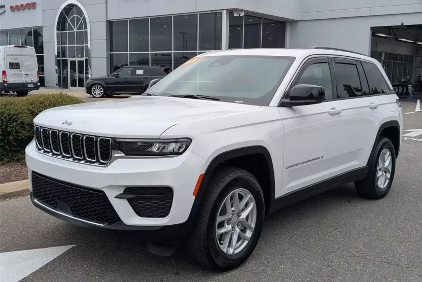 2025 Jeep Grand Cherokee Laredo X photo 1