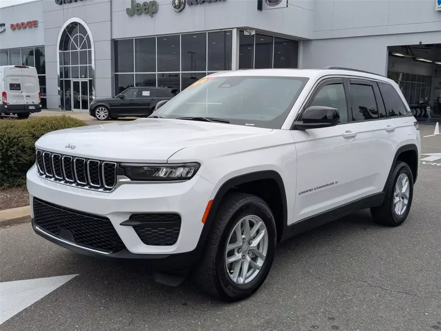 2025 Jeep Grand Cherokee Laredo X photo 1