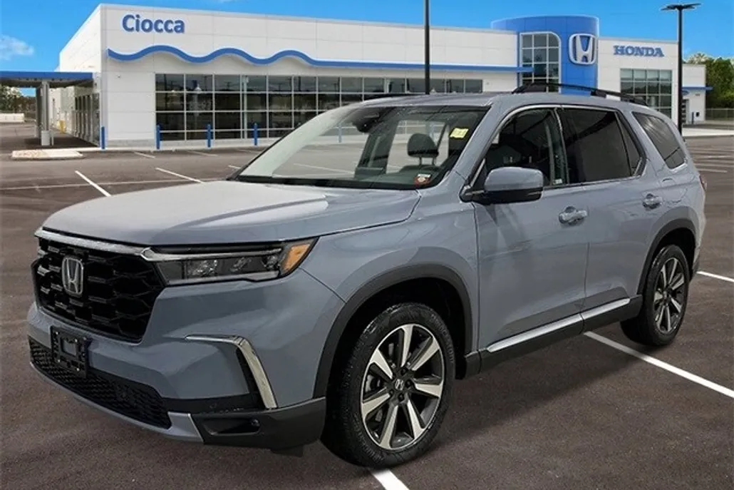 2025 Honda Pilot Touring photo 1