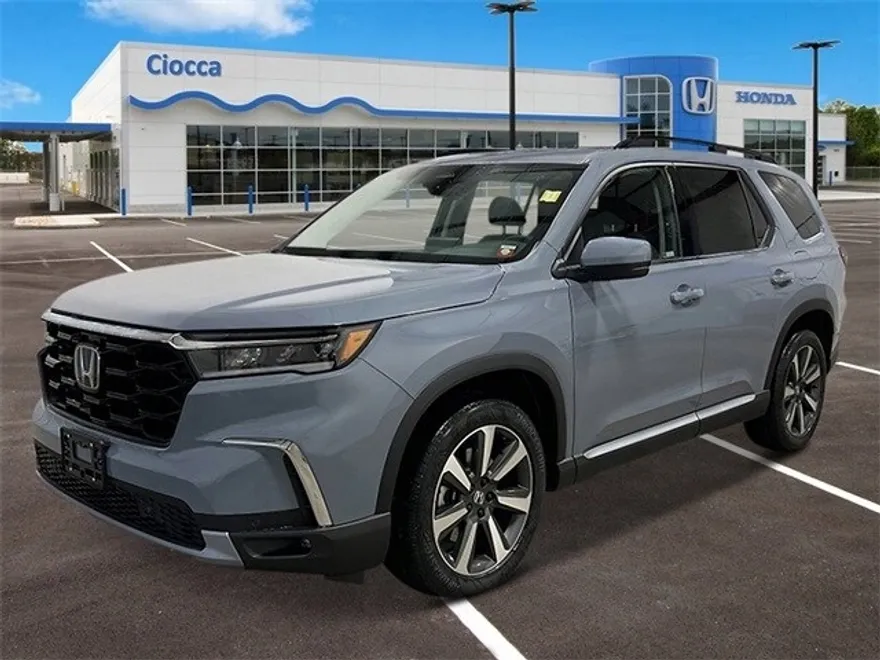 2025 Honda Pilot Touring photo 1