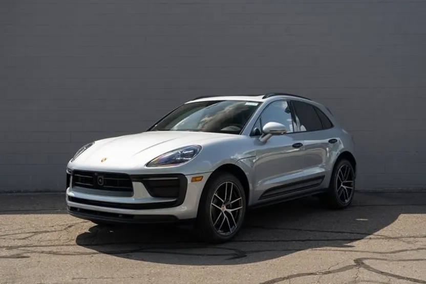 2026 Porsche Macan T photo 1