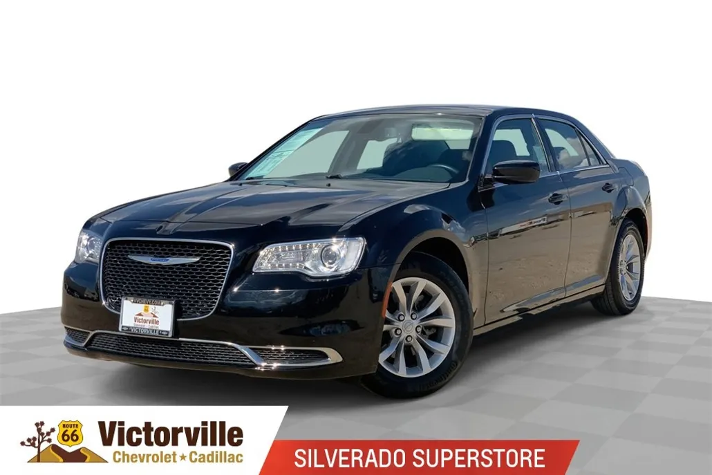 2018 Chrysler 300 Touring photo 1