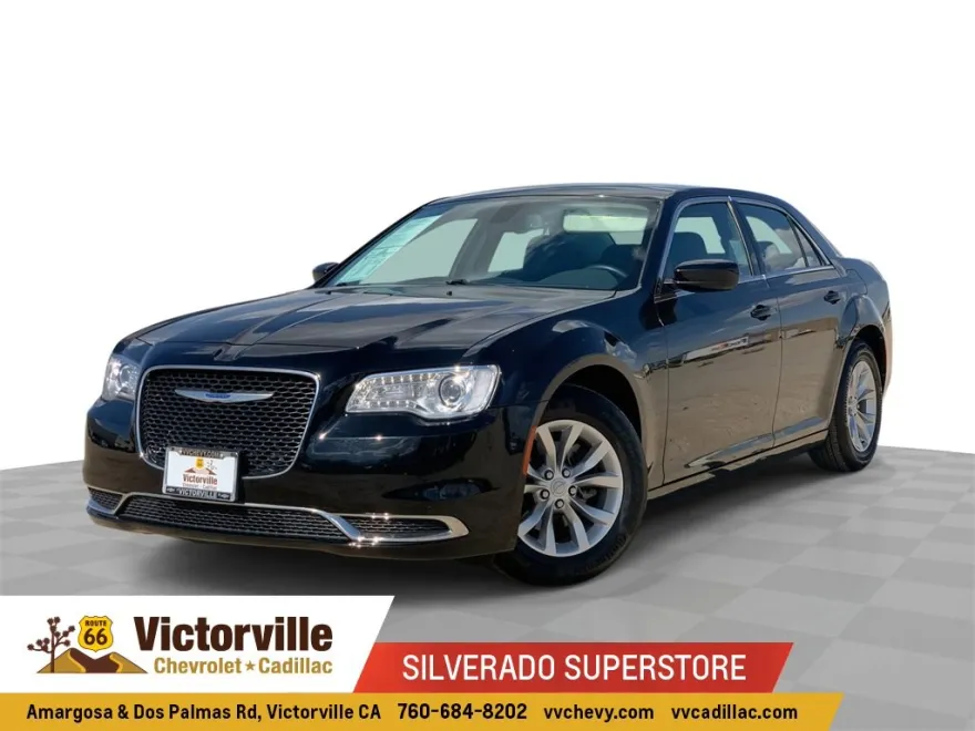 2018 Chrysler 300 Touring photo 1