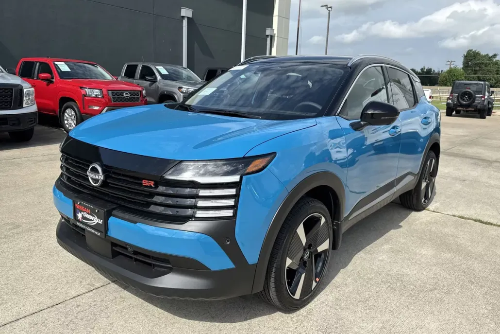 2025 Nissan Kicks SR photo 1