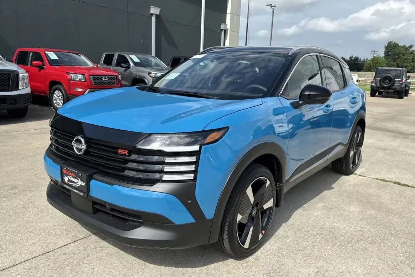 2025 Nissan Kicks SR photo 1
