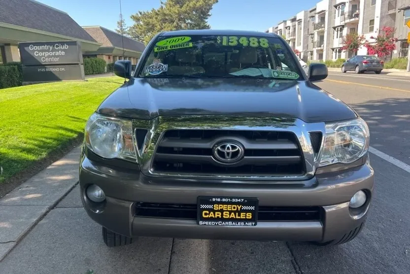 2009 Toyota Tacoma PreRunner V6 photo 1