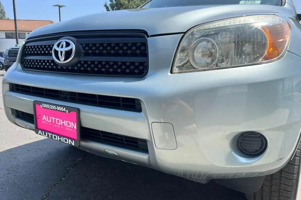 2008 Toyota RAV4 Sport photo 1