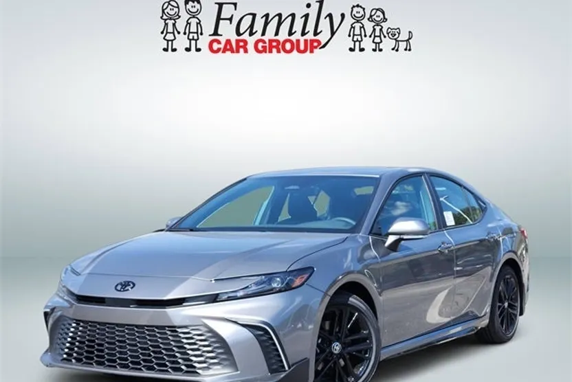 2026 Toyota Camry SE photo 1
