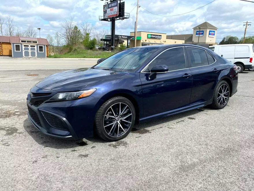 2021 Toyota Camry SE photo 1