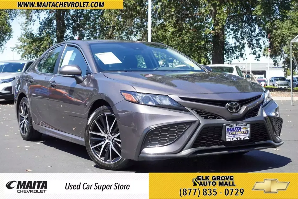 2022 Toyota Camry SE photo 1