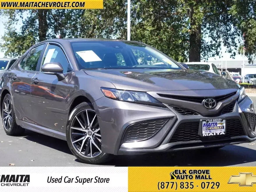 2022 Toyota Camry SE photo 1