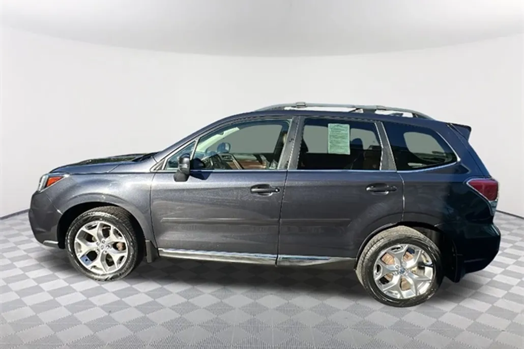 2017 Subaru Forester Touring photo 1