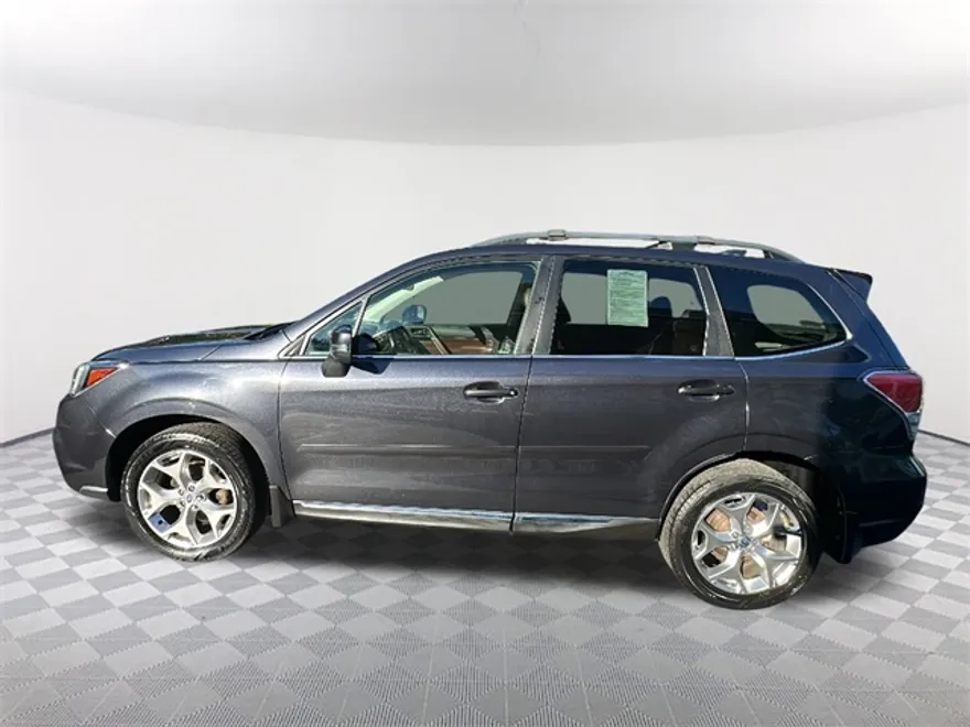 2017 Subaru Forester Touring photo 1