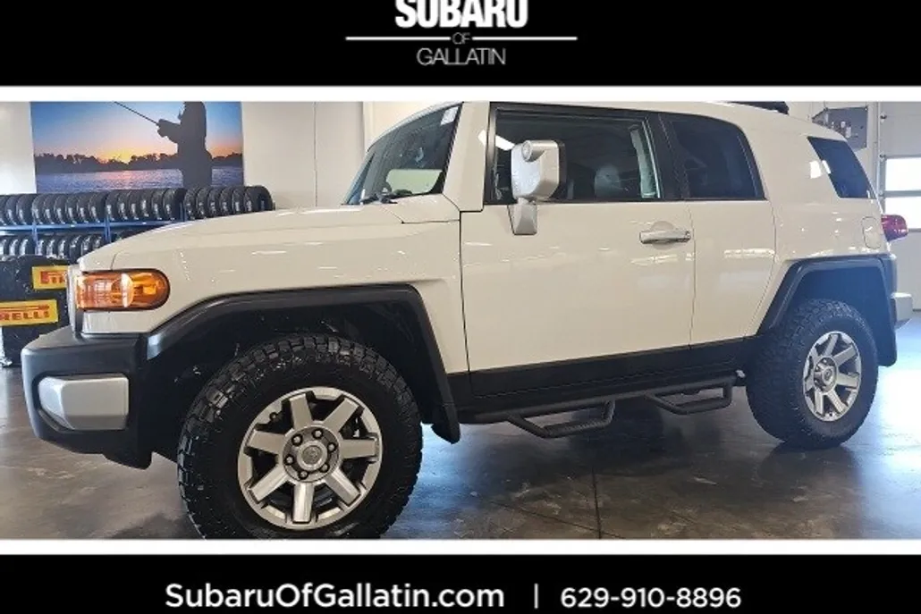 2014 Toyota FJ Cruiser Base photo 1