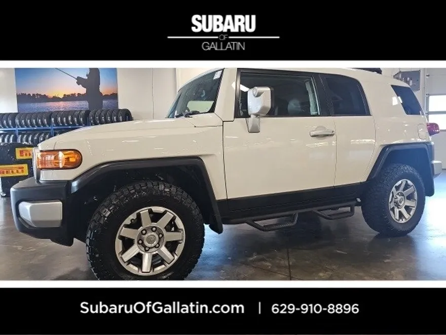 2014 Toyota FJ Cruiser Base photo 1
