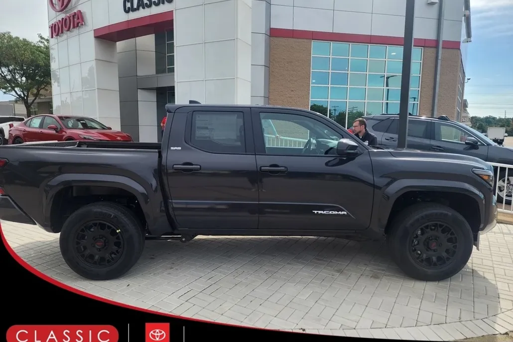 2025 Toyota Tacoma SR5 photo 1