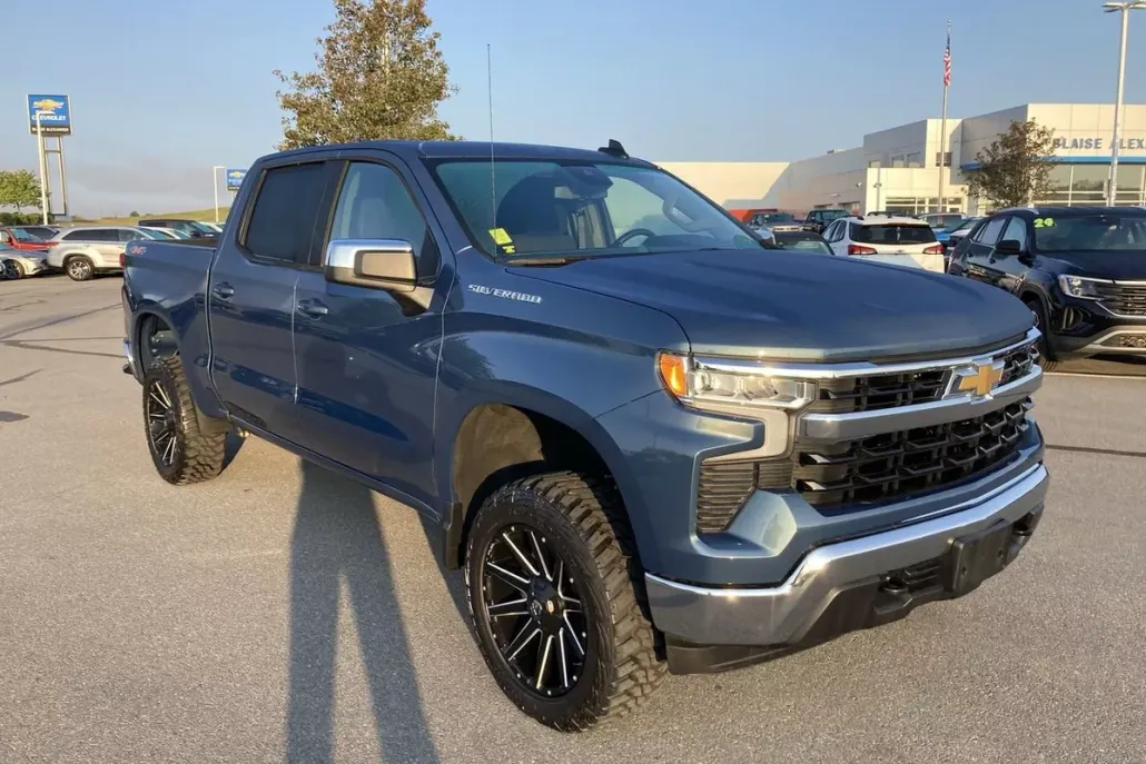 2024 Chevrolet Silverado 1500 LT photo 1