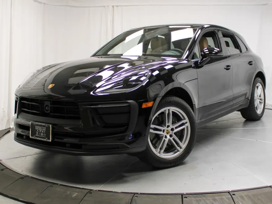 2025 Porsche Macan Base photo 1