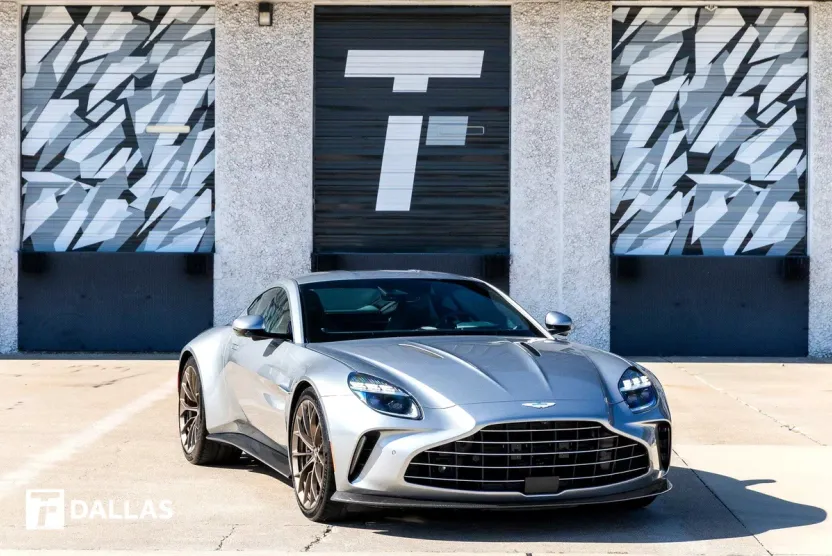 2025 Aston Martin Vantage photo 1