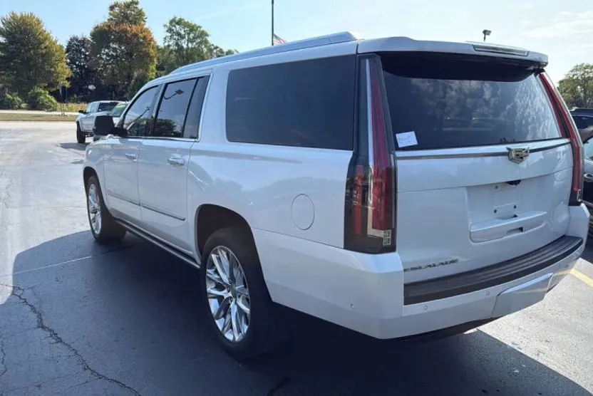 2018 Cadillac Escalade ESV Platinum photo 1