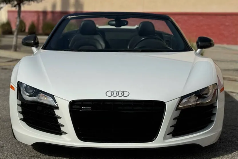 2011 Audi R8 4.2 Quattro Spyder photo 1