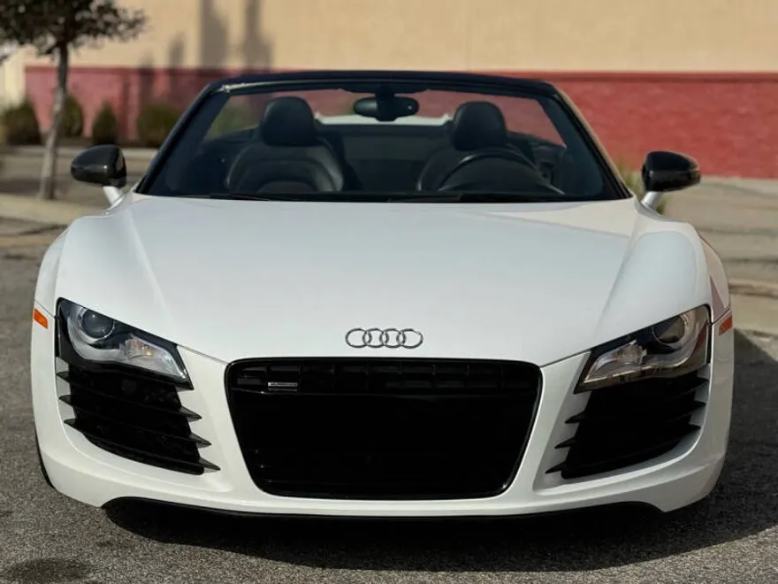 2011 Audi R8 4.2 Quattro Spyder photo 1