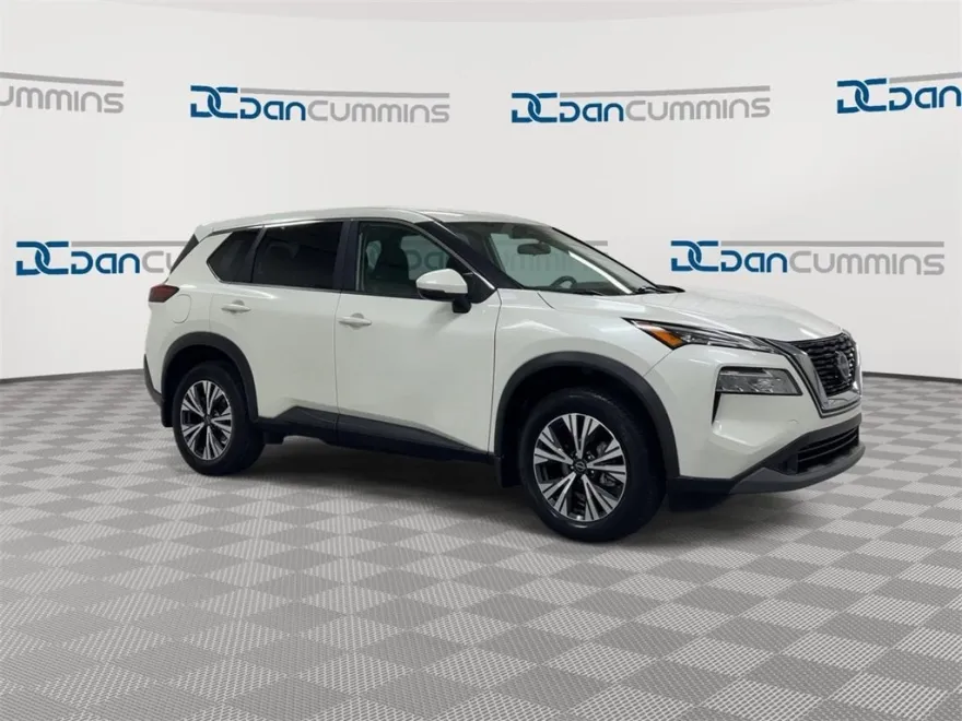 2022 Nissan Rogue SV photo 1