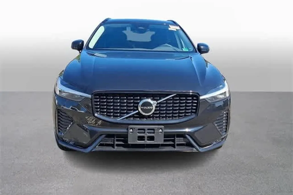 2024 Volvo XC60 Core photo 1