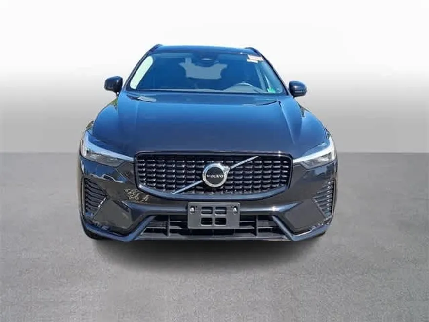 2024 Volvo XC60 Core photo 1
