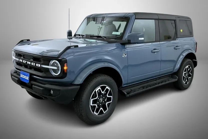 2025 Ford Bronco Outer Banks photo 1
