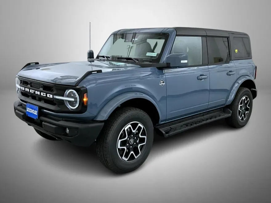 2025 Ford Bronco Outer Banks photo 1