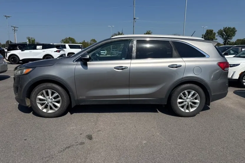 2017 Kia Sorento LX photo 1