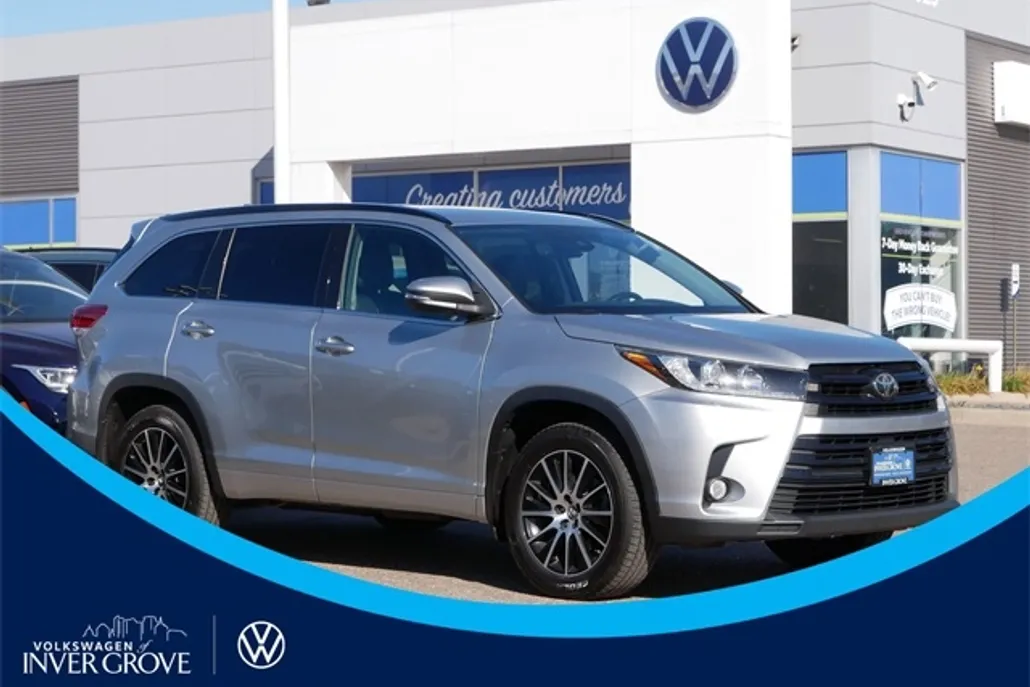 2017 Toyota Highlander SE photo 1