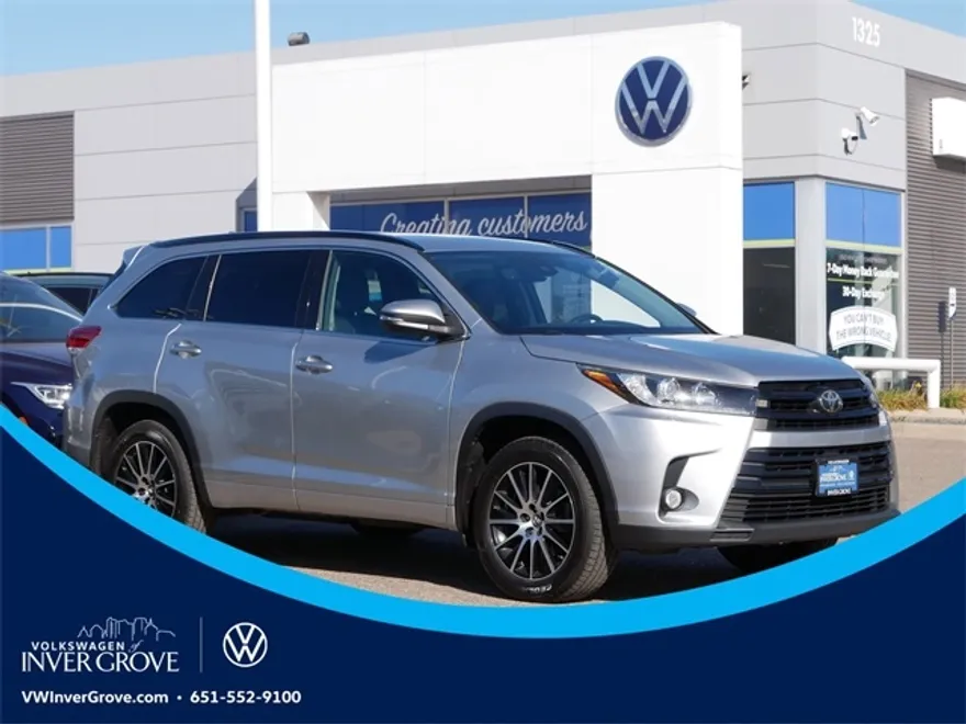 2017 Toyota Highlander SE photo 1