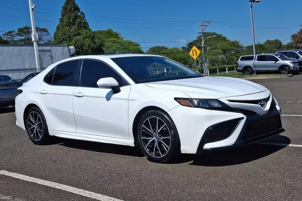 2023 Toyota Camry SE photo 1