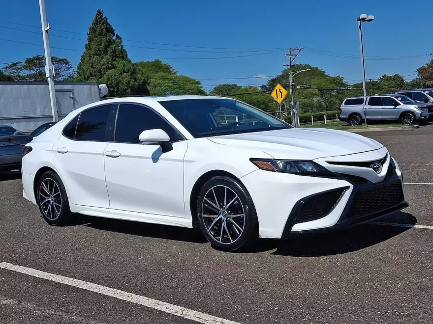2023 Toyota Camry SE photo 1