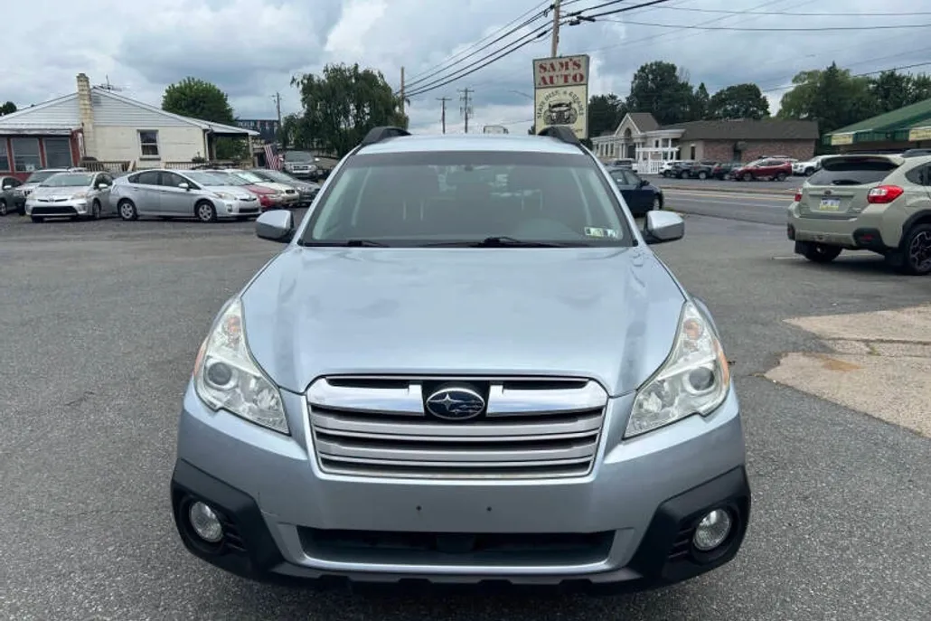 2013 Subaru Outback 2.5i Premium photo 1