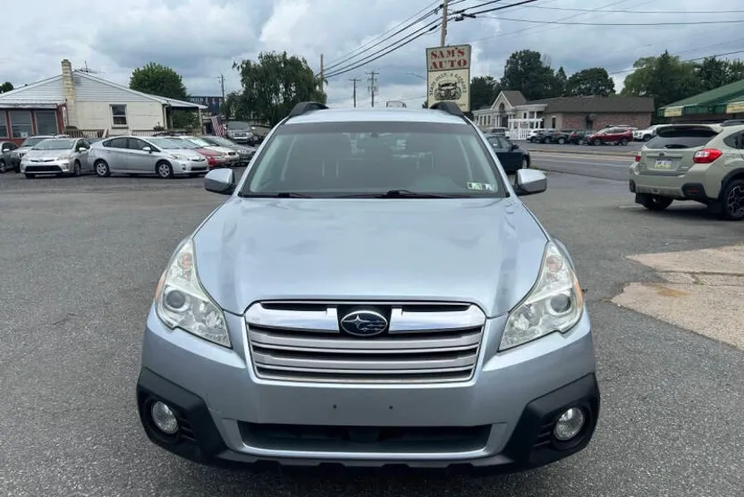 2013 Subaru Outback 2.5i Premium photo 1
