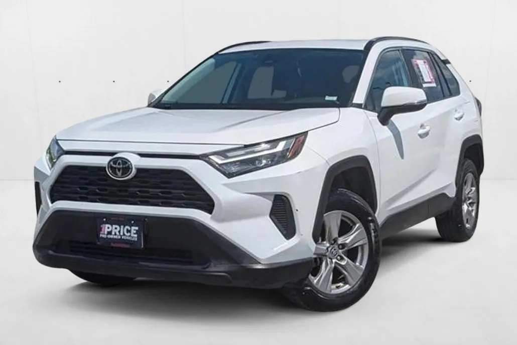 2023 Toyota RAV4 XLE photo 1