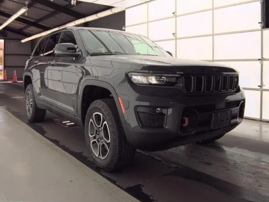 2022 Jeep Grand Cherokee Trailhawk photo 1