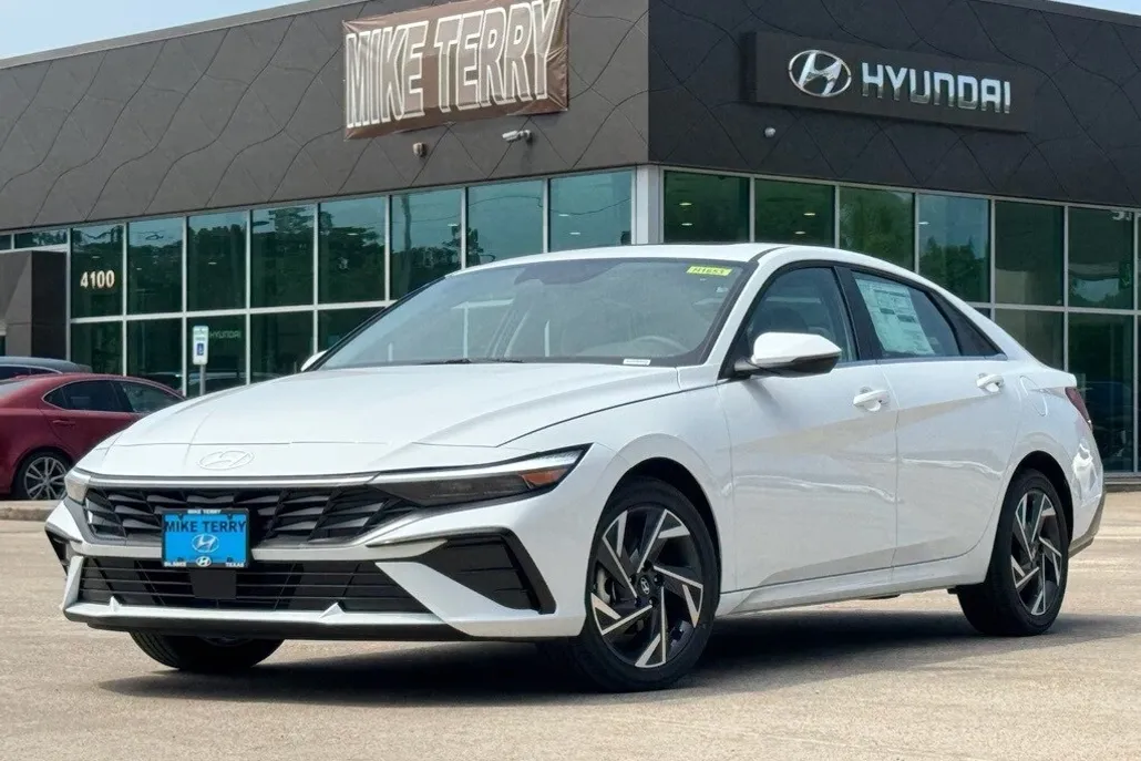 2025 Hyundai Elantra Limited photo 1