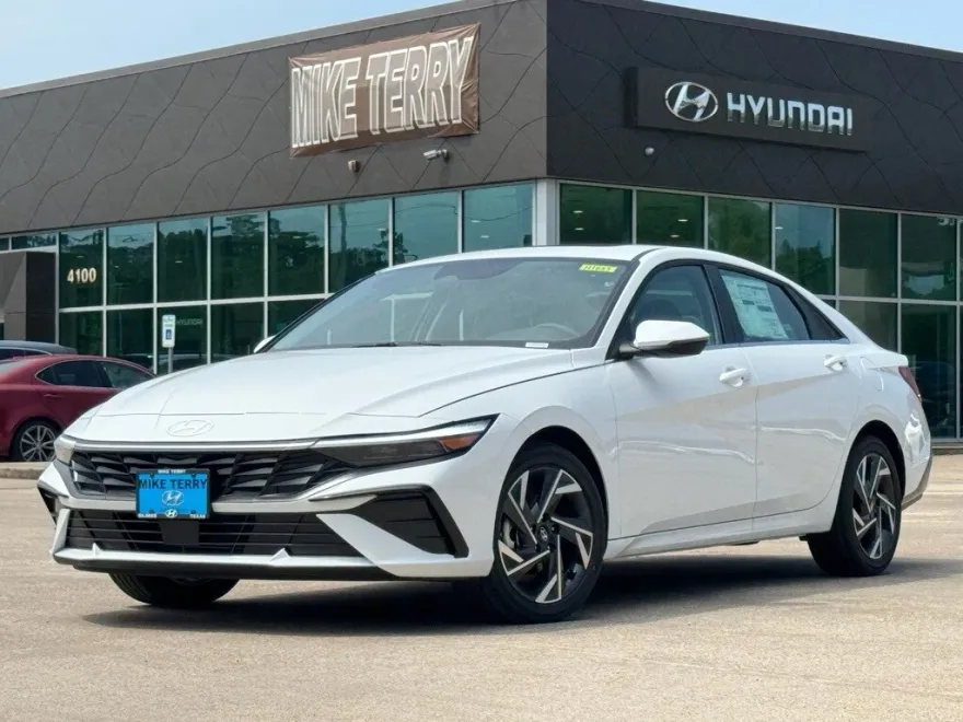 2025 Hyundai Elantra Limited photo 1